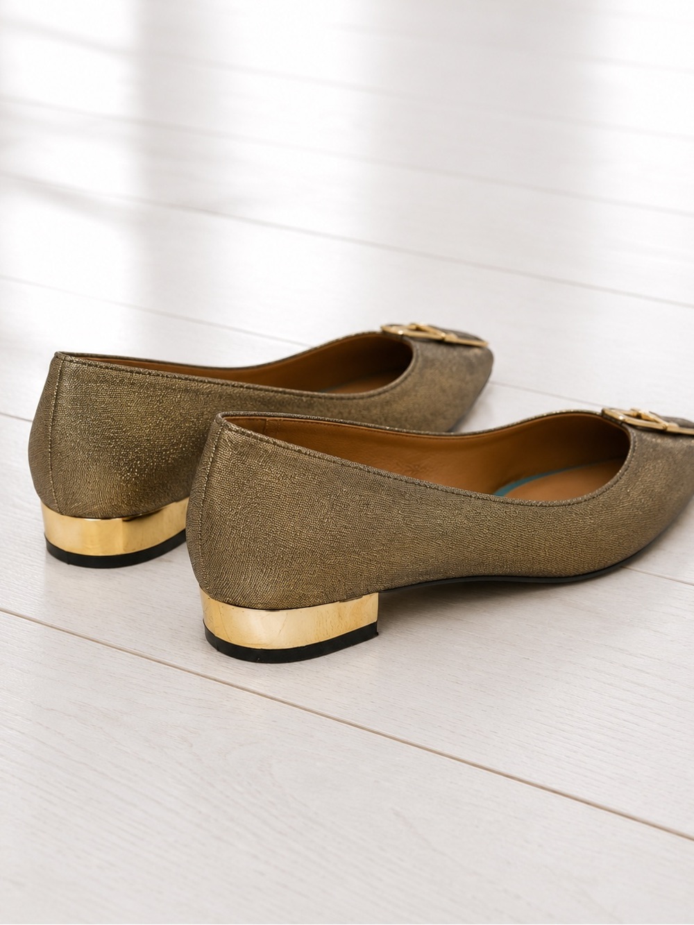 $120 Christian Siriano Metallic Gold Pointed Flats with Front Zip Detail 9M - Picture 2 of 6